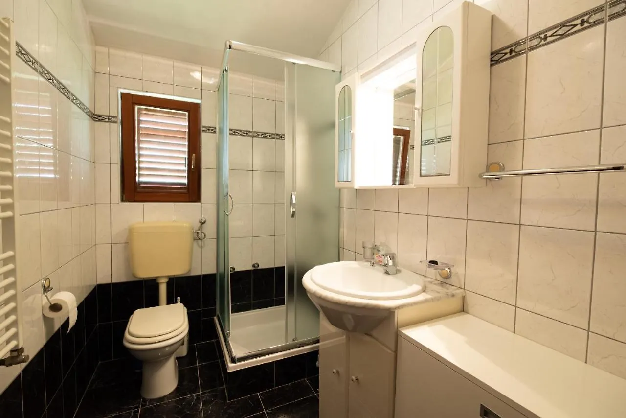 Apartments Barka Selce 0*,
